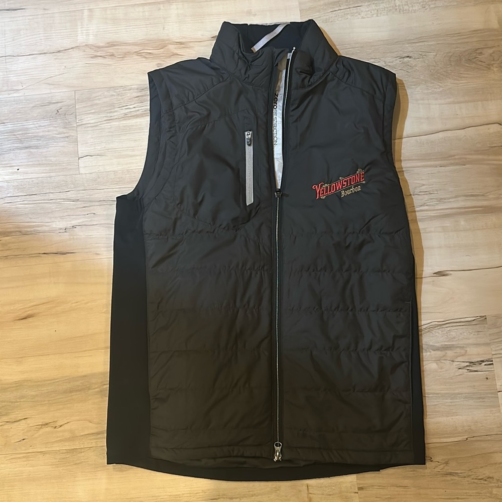 Zero restriction men’s golf vest sized medium